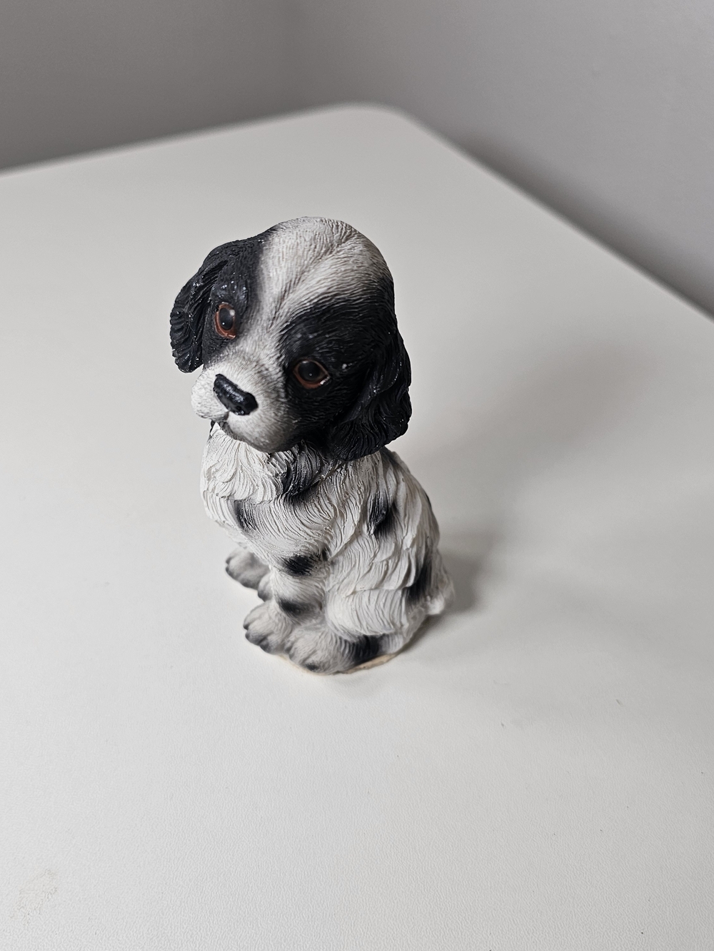 Greenbrier International Cocker Spaniel dog figurine made of polystone resin.